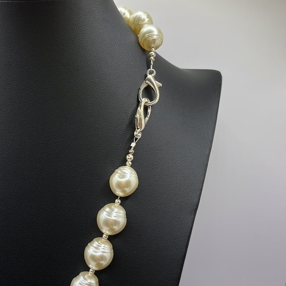 Faux Pearl & Rhinestones matching Necklace & Bracelet Elegant, Classy Big Bold - Picture 9 of 11